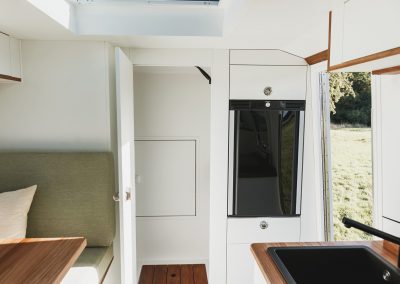 expeditionsfahrzeug-wohnkabine-innenraum